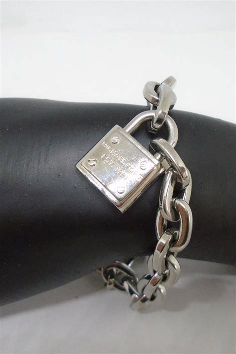 michael kors porte monnaie bracelet argent est 1981|Michael Kors Est 1981 Gold Plaque Bracelet .